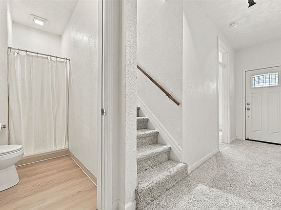 5th image of 203 Walter St