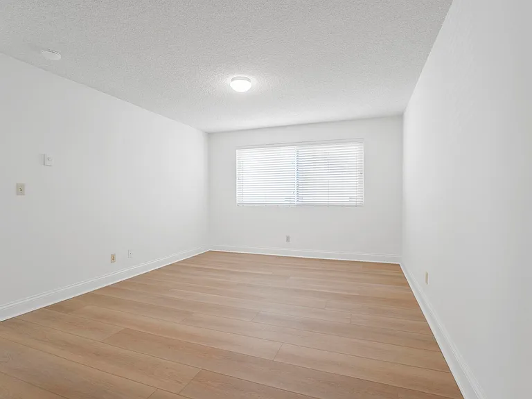 930 3rd St #107 — Photo 18