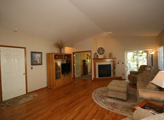 4th image of 909 E Orchard Dr