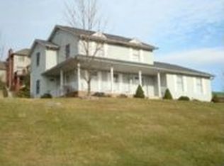 1037 Lawnridge St NE, Bolivar, OH 44612