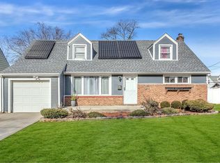 928 Smith St, Uniondale, NY 11553