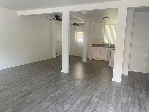 4th image of 13933 Oxnard St