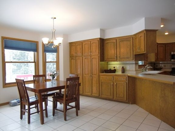 3rd image of 203 N Emerald Dr