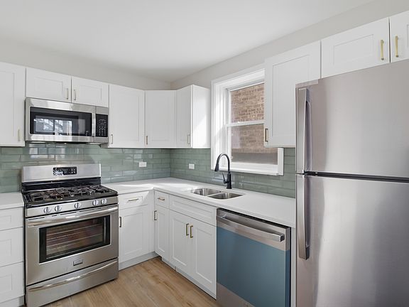 3rd image of 2521 W Farragut Ave APT 2