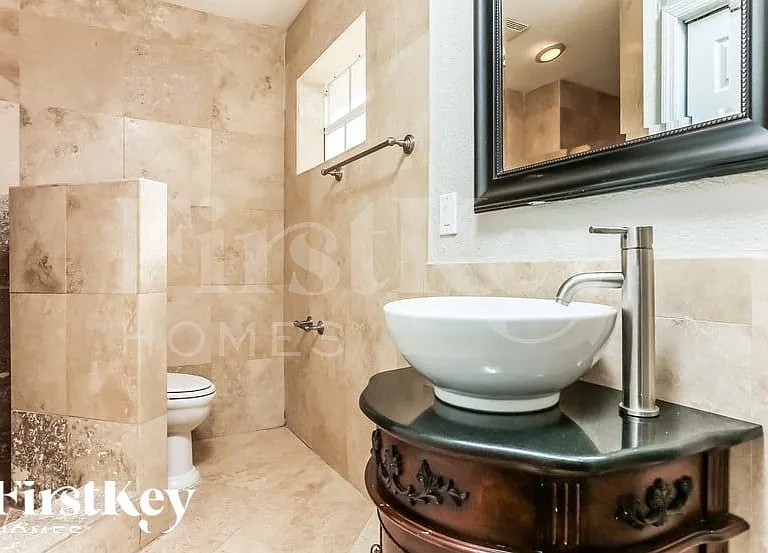 151 SE 8th St — Photo 13