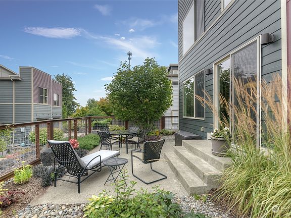 4th image of 3180 Vista Verde Lane SW