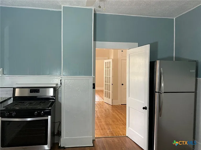 420 W San Antonio St #A — Photo 11
