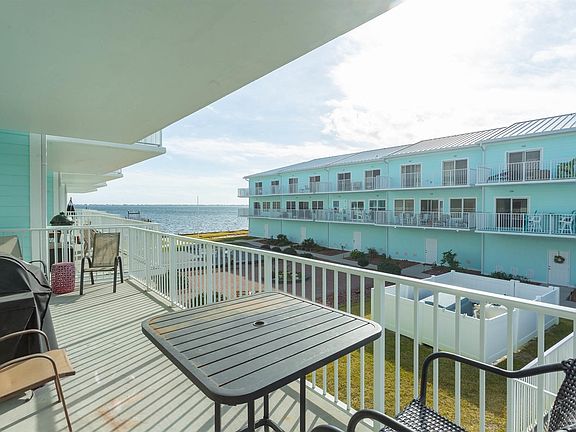 5th image of 960 Sound Harbor Cir
