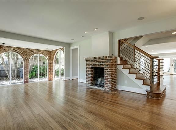 2nd image of 1124 Canterbury Ct