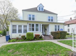 12 S Maple Ave, Park Ridge, NJ 07656