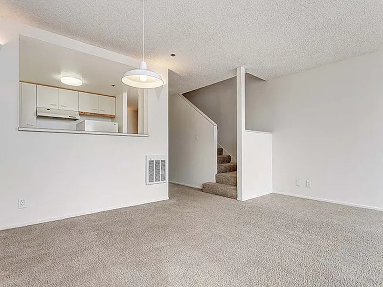 Trinity Towers Apartments — Photo 96