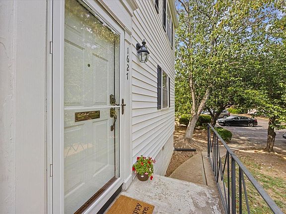 4th image of 1627 Sutton Dr