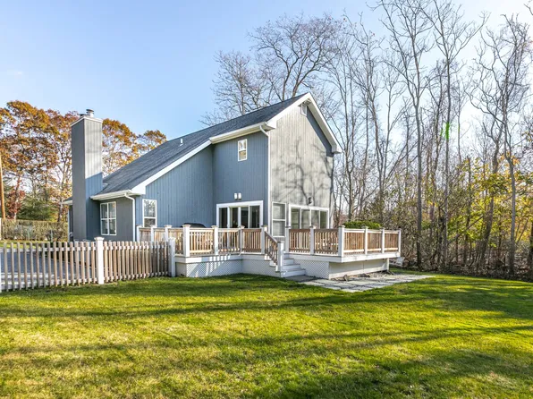 https://photos.zillowstatic.com/fp/3bc87f3cd159ef6495722d1262abc53a-p_e.webp
