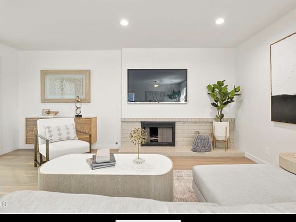 3rd image of 2767 Bayshore Ave APT 2767