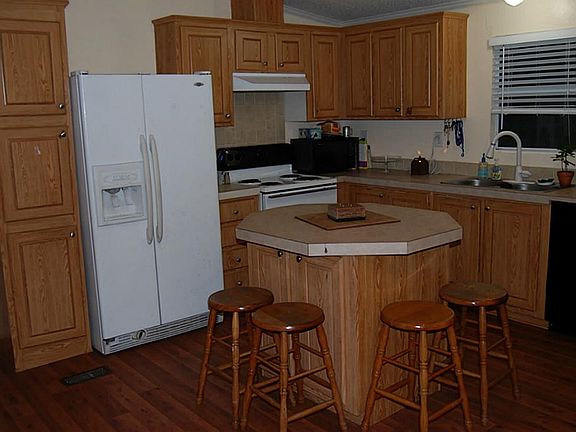 Another view of kitchen.
