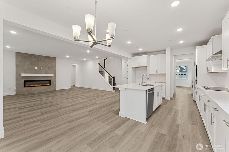 4th image of 13918 207th Avenue E #1382