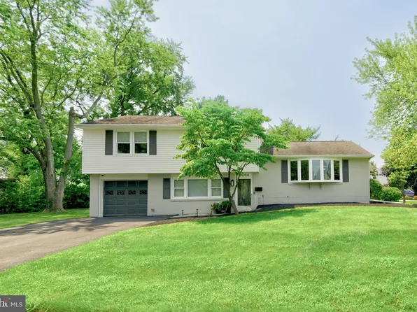 2014 Floral Dr, Wilmington, DE 19810