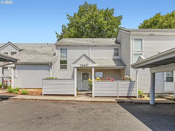 12437 SE Caruthers St, Portland, OR 97233