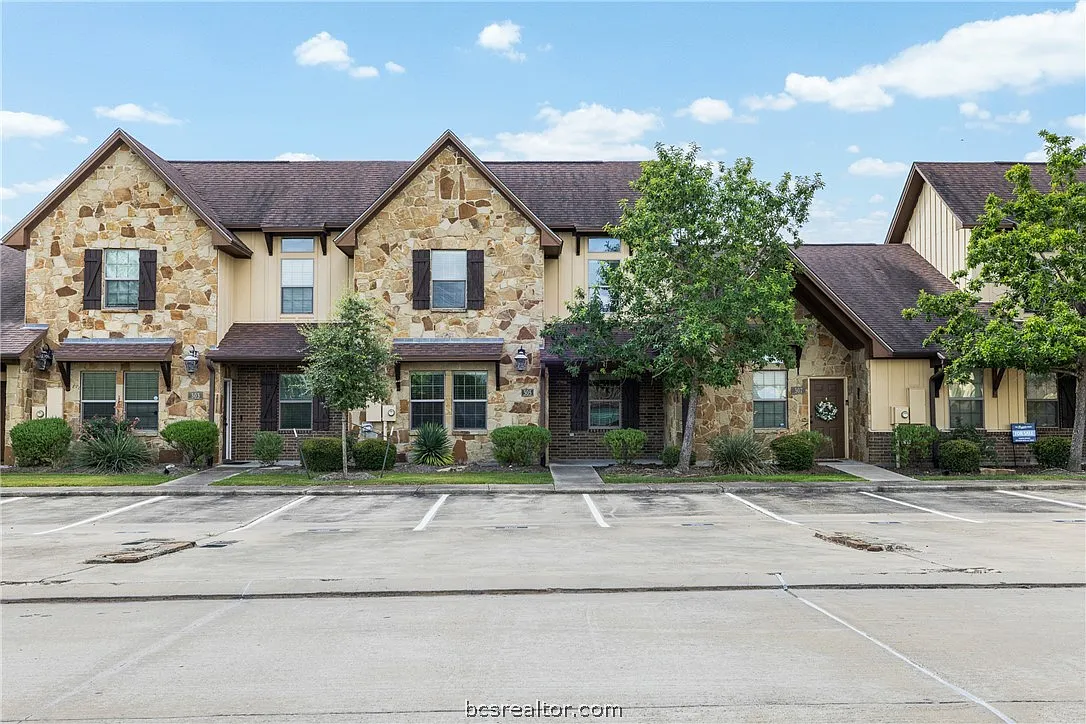 4 bed, 1853 sqft, $2,400 — Photo 4