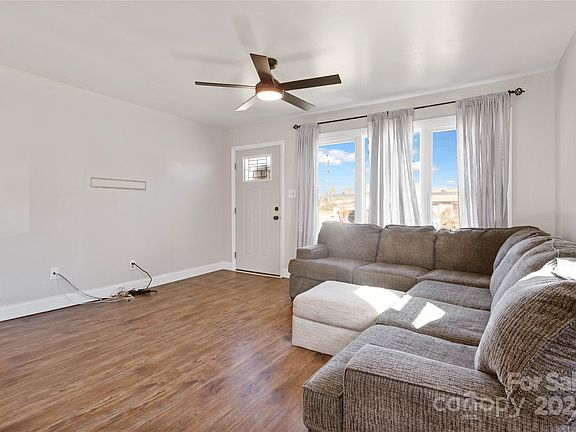 5th image of 604 E Louisiana Ave