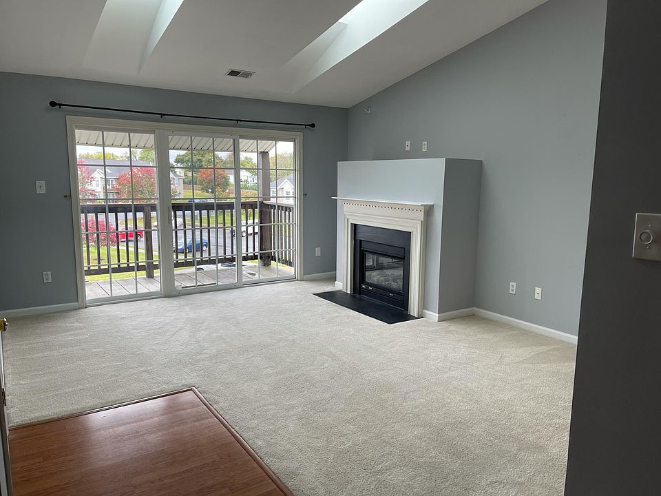 1st image of 9-164 Brookland Ct #9