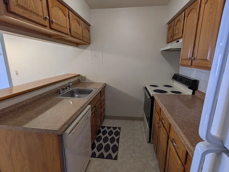 148 Sycamore St — Photo 11