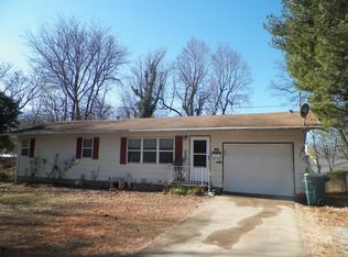 1204 6th St, Monett, MO 65708