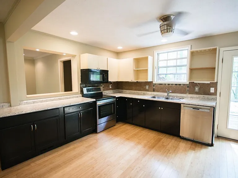 207 Woody Dr — Photo 9