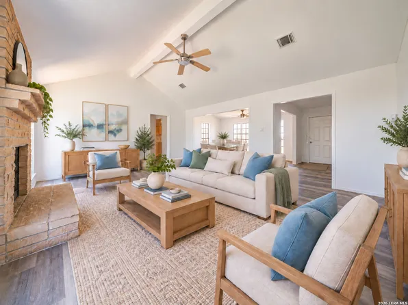 475 FM 2200 W, Devine, TX 78016