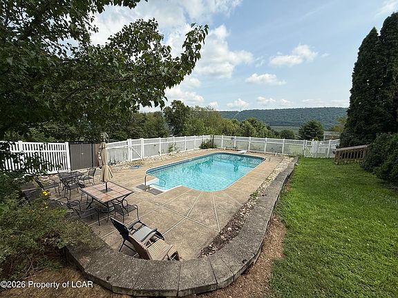 5th image of 127 Klinger Dr