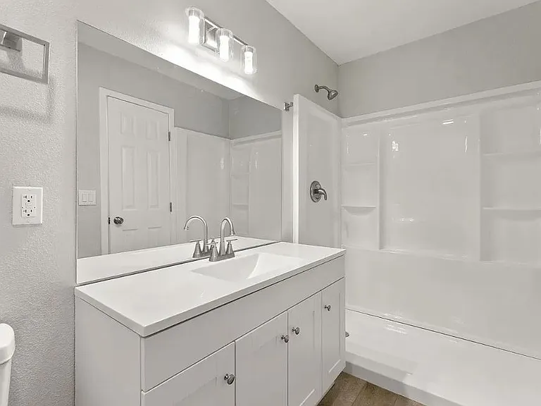 320 Willie James Jones Ave #4 — Photo 6