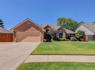 3712 Wood Castle St, Norman, OK 73072