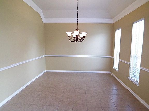 4th image of 1702 White Willow Ln