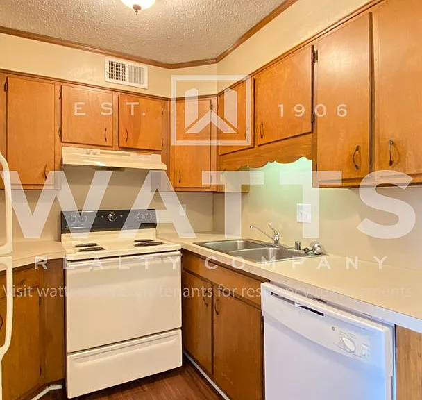 Club View Apartments — Photo 36
