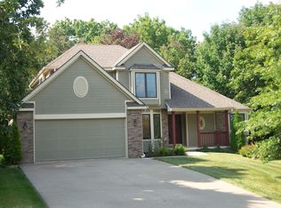 3306 E Devonshire Dr, Saint Joseph, MO 64506