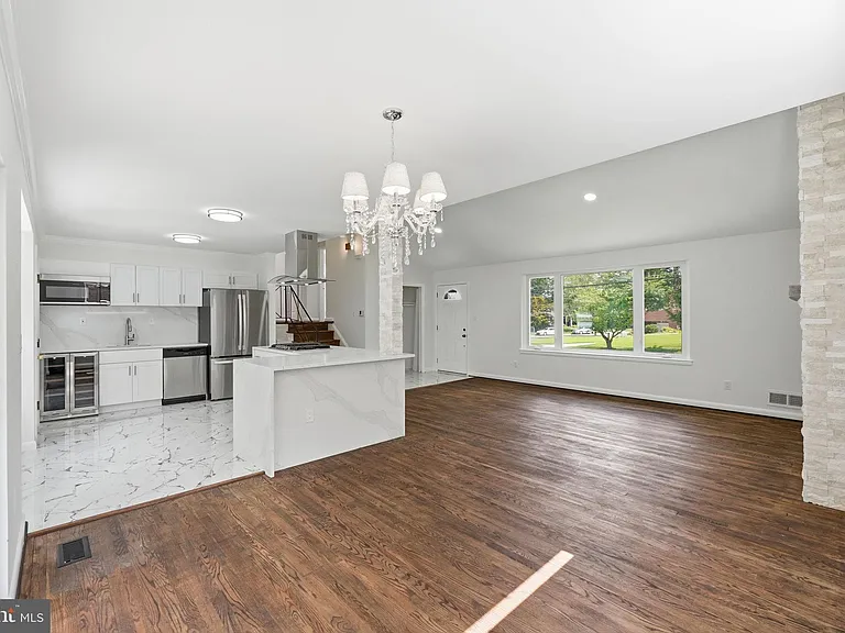9831 Singleton Dr — Photo 8