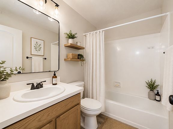 5th image of 1726 E Woodside Dr #8