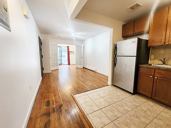 4th image of 99 Stockton St #1