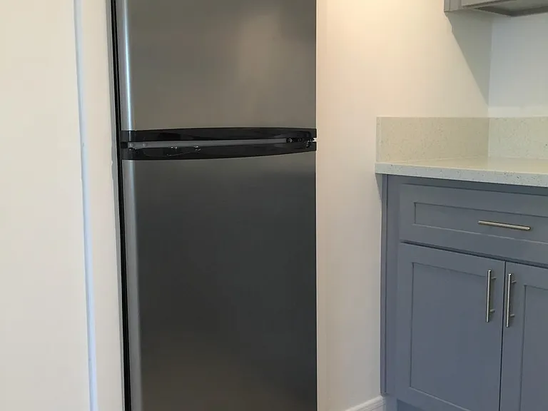 Eden Roc Apartments — Photo 27