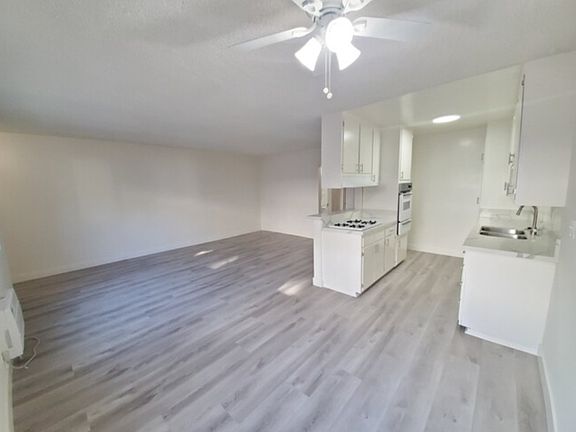 3rd image of 10915 Morrison St #1