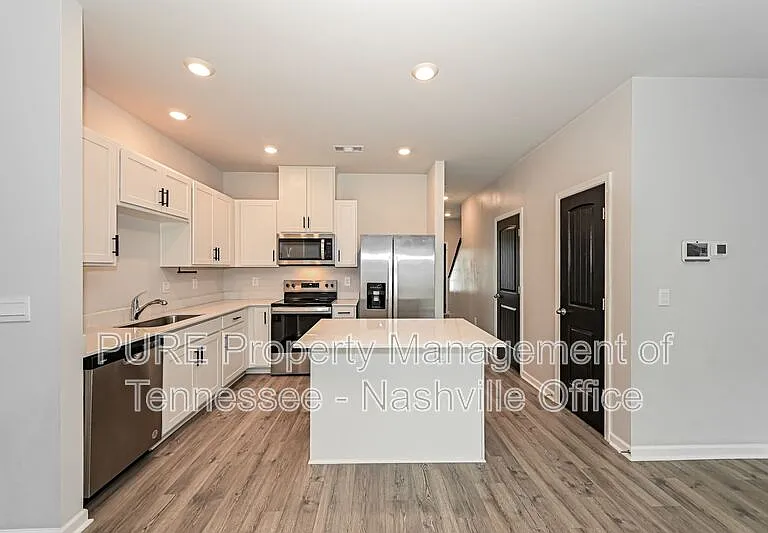405 Augustine Dr — Photo 8