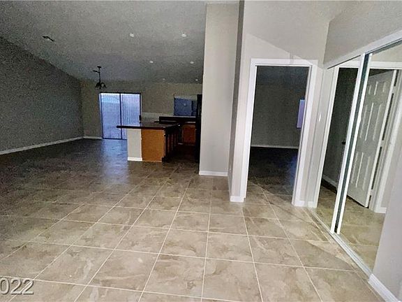 4th image of 410 Dune Ridge Ave