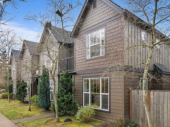 3rd image of 2825 SE 16th Ave