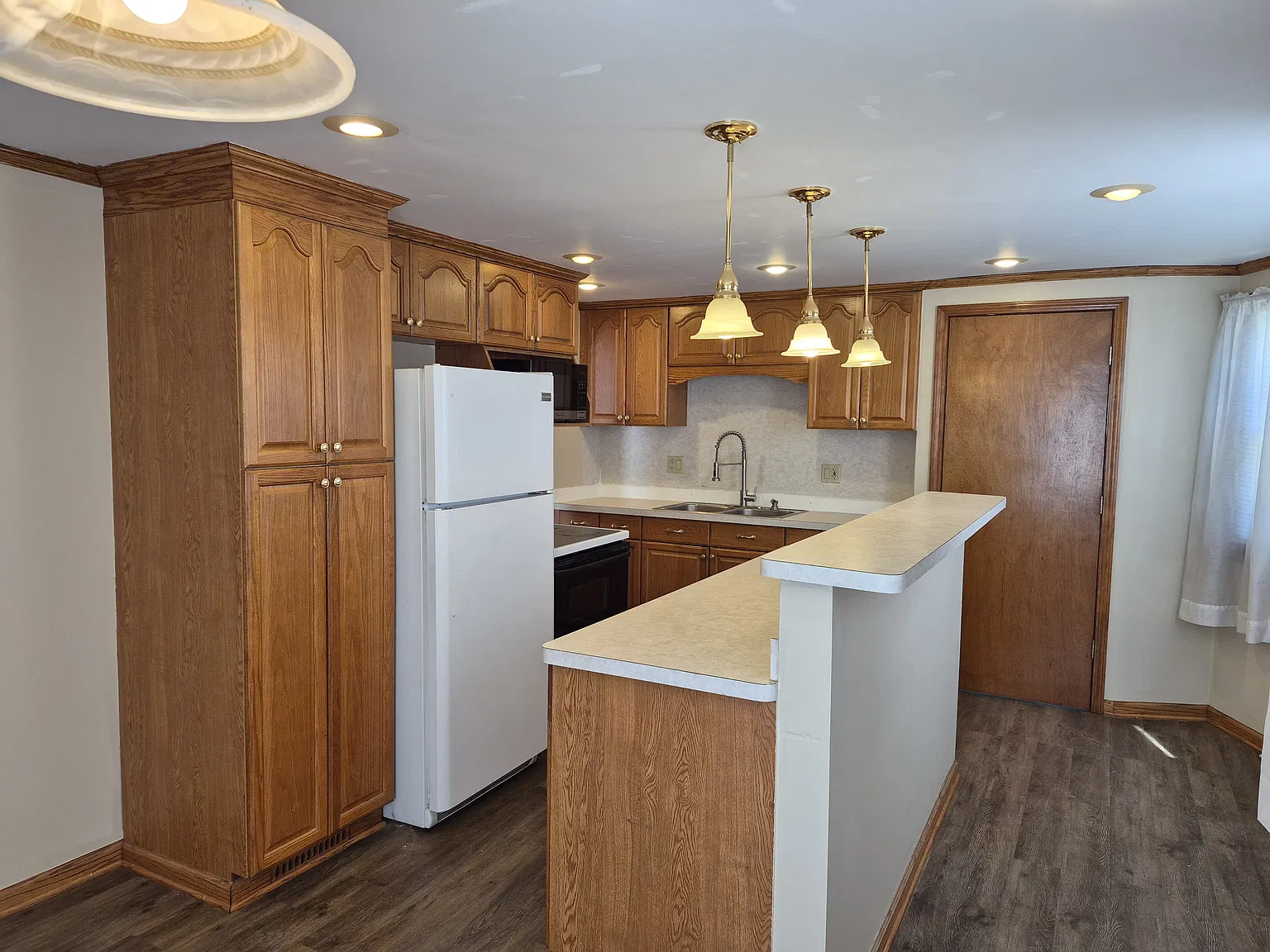 3 bed, 1152 sqft, $1,750 — Photo 2