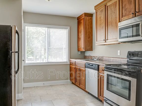 2nd image of 1246 Graham Ave Unit 18/818