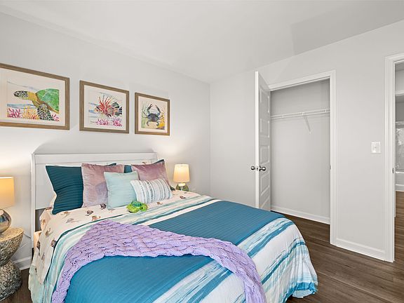 4th image of 10 Satinwood Cir