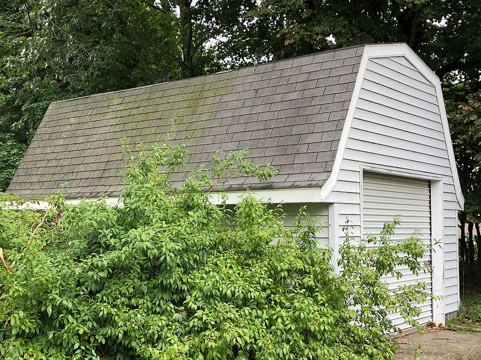 2nd image of 1568 Getz Rd