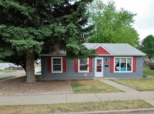 819 Park St, Minot, ND 58701