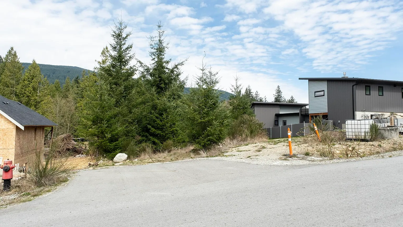 1221 Castle Rd photo 1