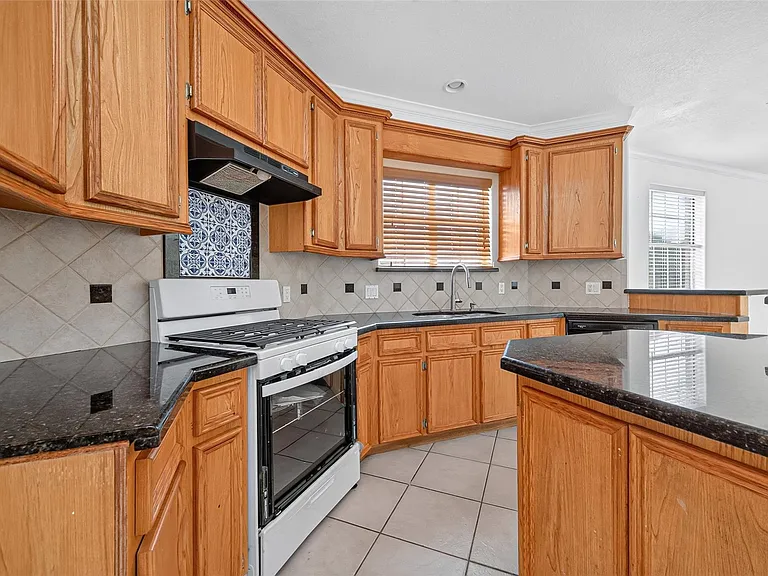 20003 Fieldtree Dr — Photo 20